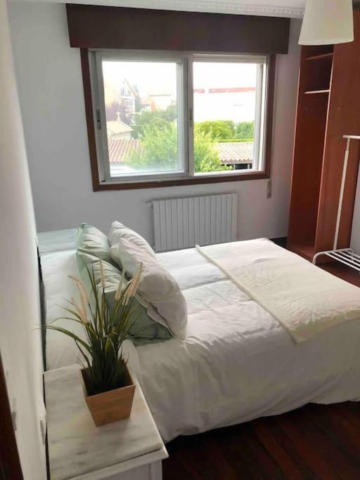Vivienda Amplia Y Luminosa A Escasos Metros De La Playa De Cangas. Ngoại thất bức ảnh