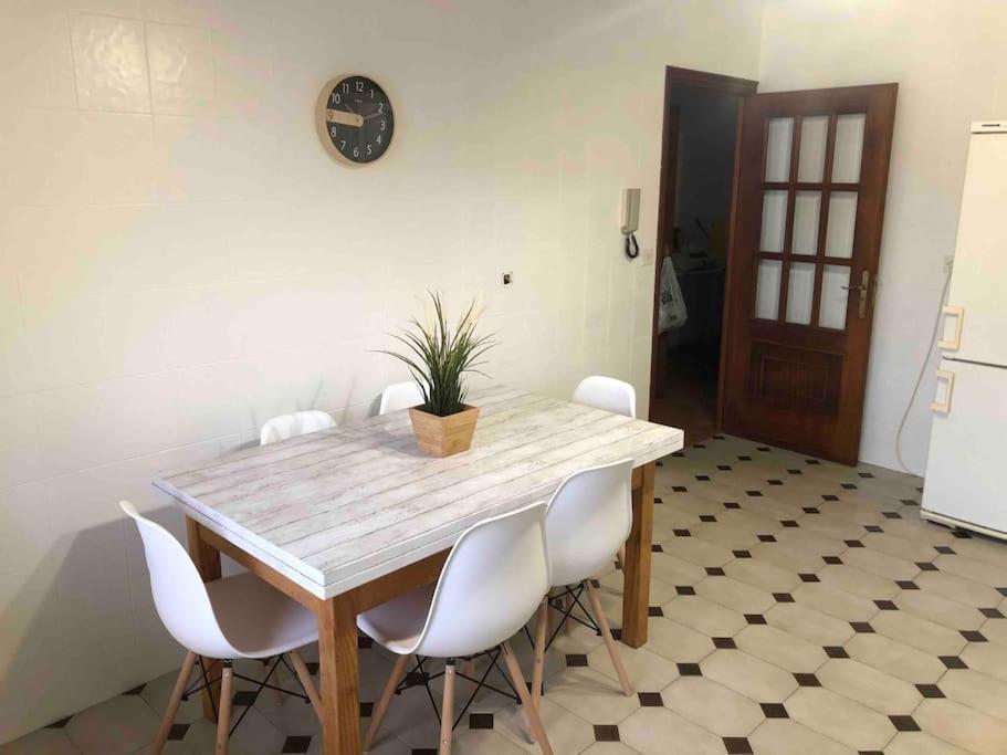 Vivienda Amplia Y Luminosa A Escasos Metros De La Playa De Cangas. Ngoại thất bức ảnh
